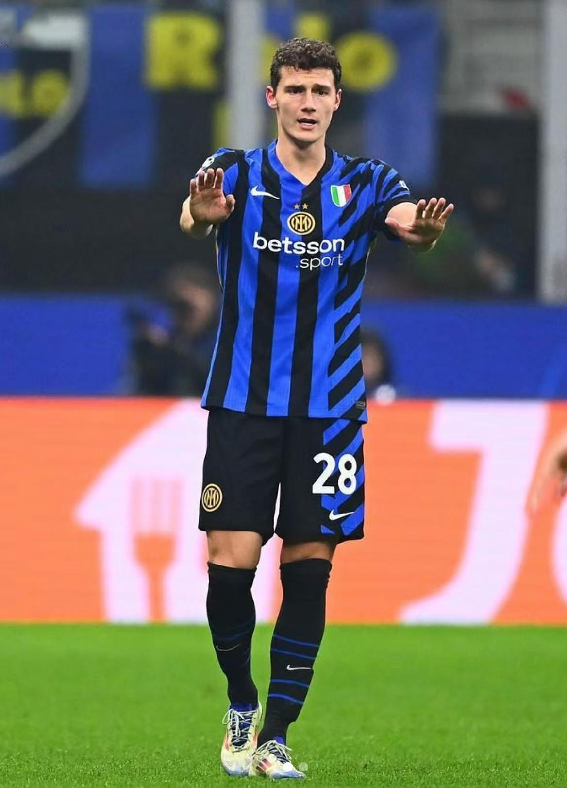 包含国际米兰发布备战花絮，国际比赛日防线松动，欧联任务艰巨，训练强度明显提升的词条-九游体育app