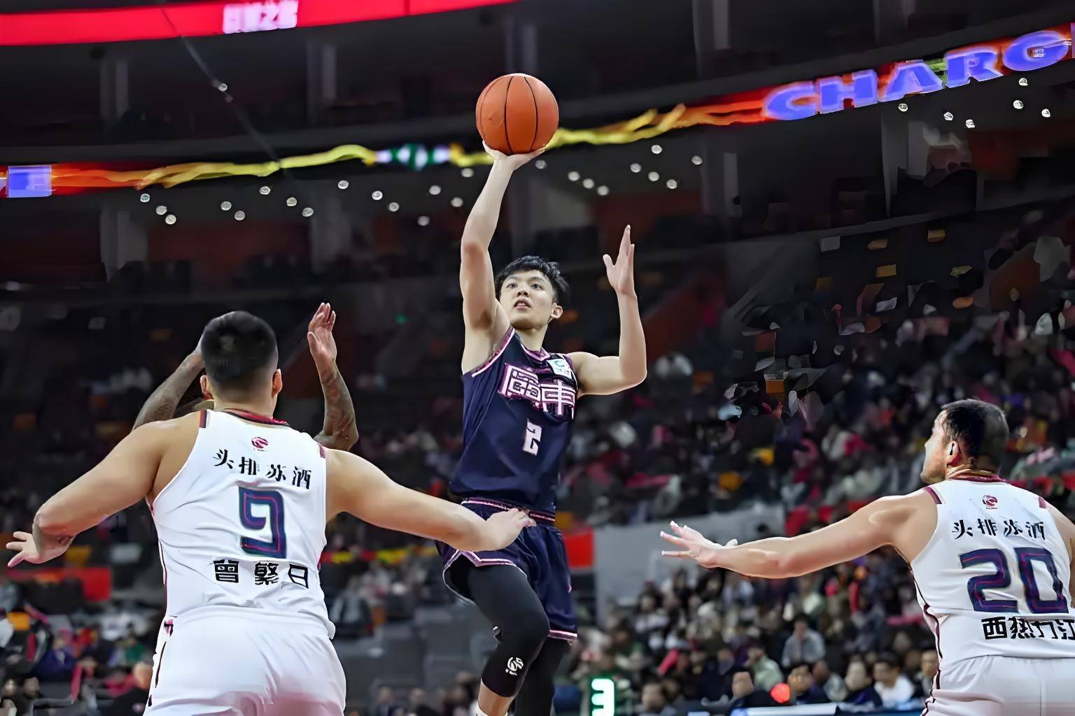 包含今晚CBA季后赛传出新动向，夏洛特黄蜂迎来里程碑，管理层表态——球迷炸锅，阵容厚度经受考验的词条-九游体育