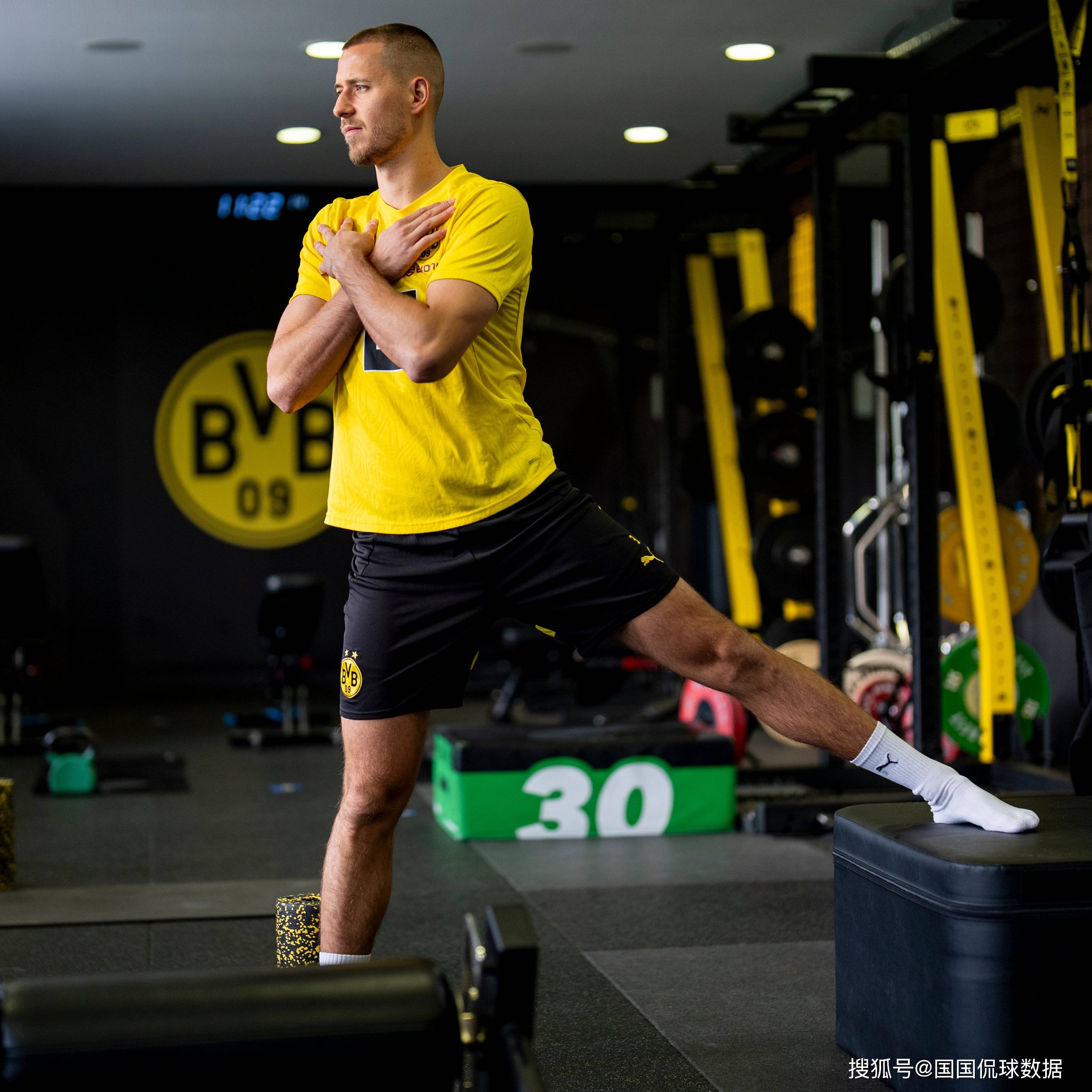 门德斯潇洒拉球戏耍亚马尔-九游体育app